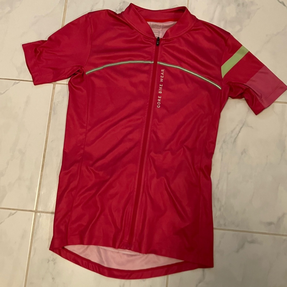 Gore bike wear Cycling pink Jersey    Back pockets.  EUC!